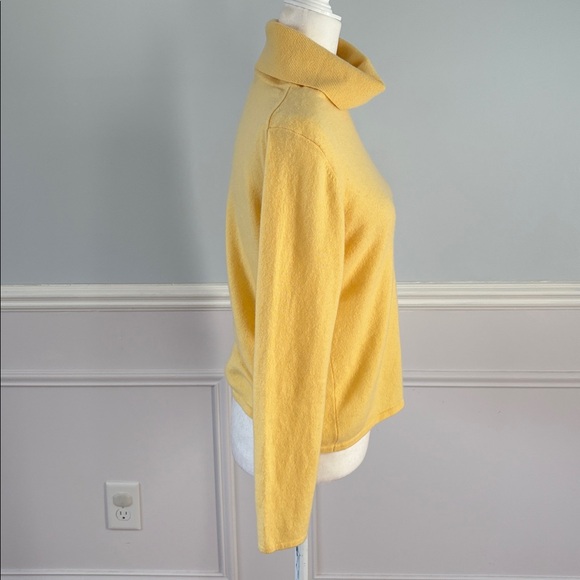 Saffron 100% Cashmere Sweater Butter Yellow Turtleneck Cabincore Size Medium - Picture 7 of 11